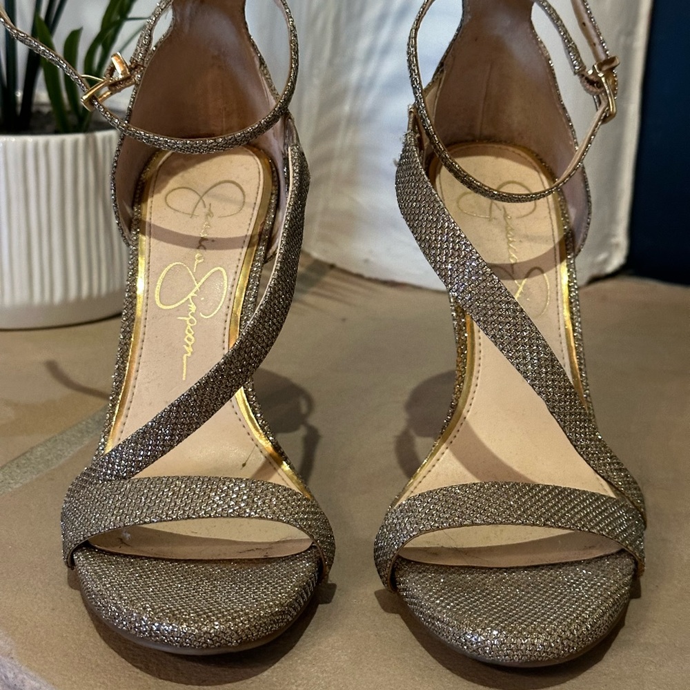 Jessica Simpson Gold heels size 8
